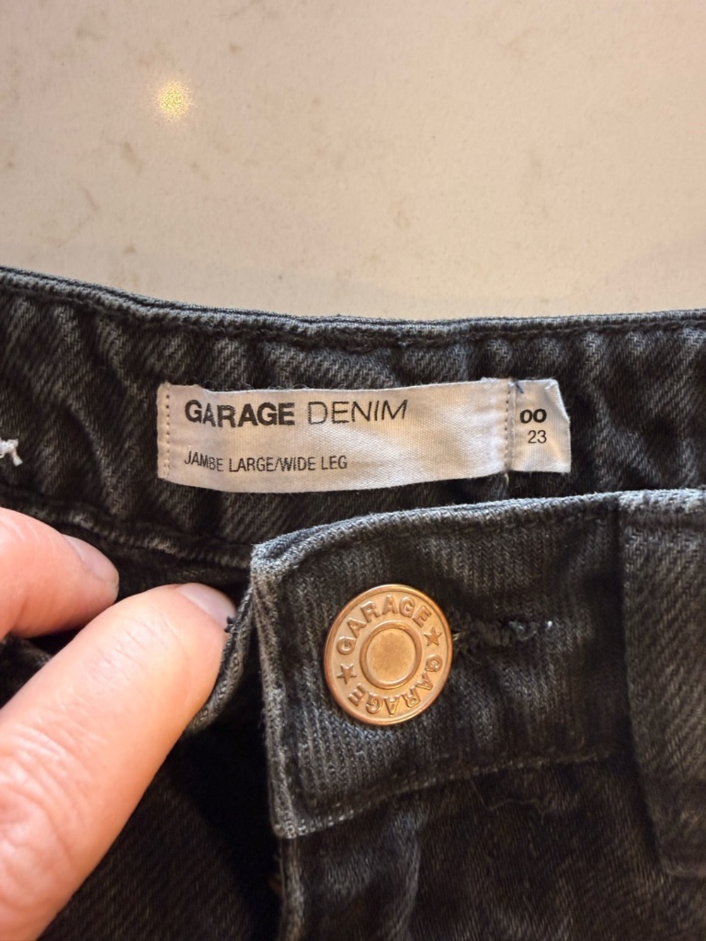 Garage high rise, wide leg, distressed Jeans in Washed Black - Picture 2 of 8